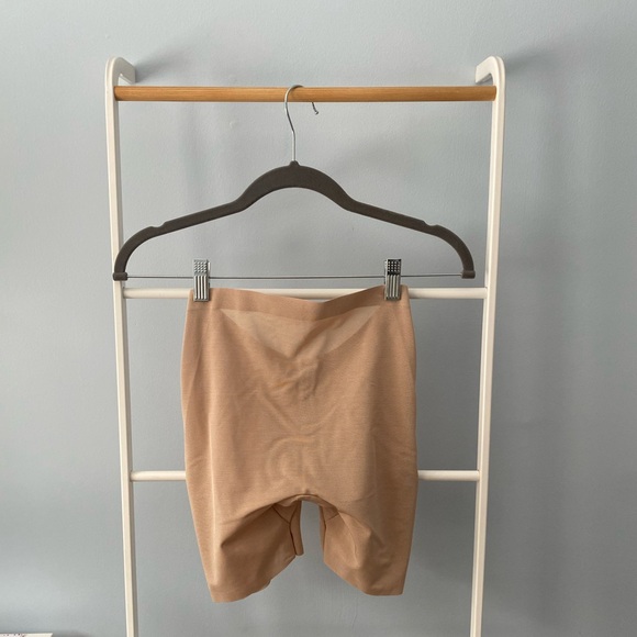 NWT SKIMS Shapewear - Picture 3 of 4